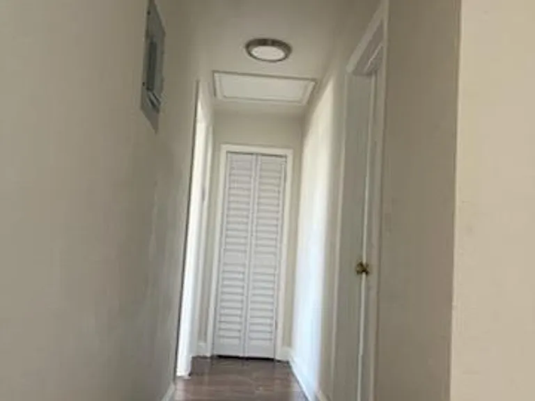 2300 Avenue S #8 — Photo 6