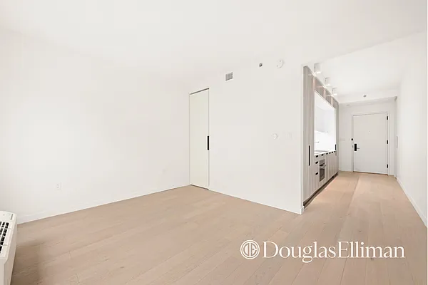 Rented by Douglas Elliman | media 15