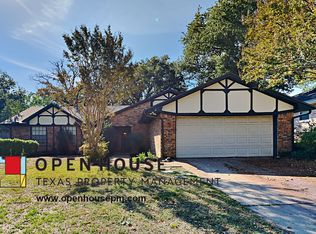 5702 Trail Crest Dr, Arlington, TX 76017