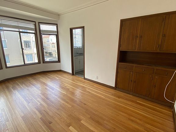5th image of 2300 N Point St #201