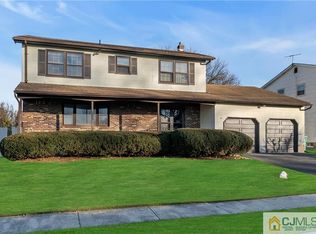 84 Rodak Cir, Edison, NJ 08817