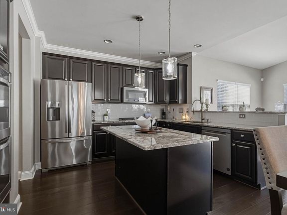 4th image of 490 Defrancesco Cir