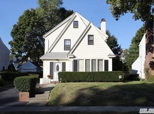 14 Kilburn Rd, Garden City, NY 11530