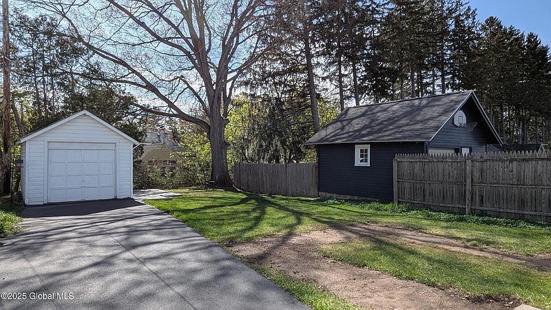 4th image of 1468 Baker Avenue