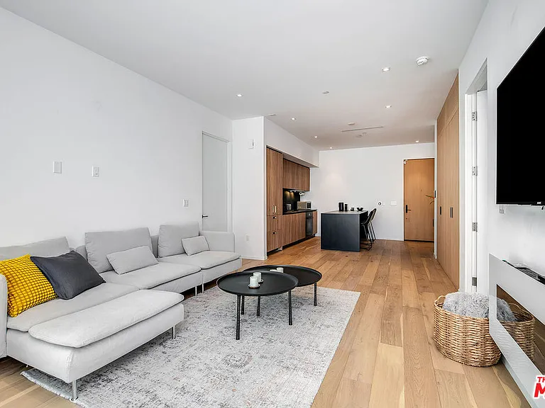 1030 N Kings Rd #403 — Photo 21