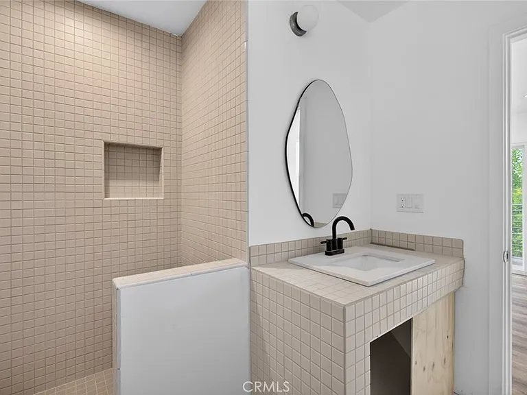 901 Micheltorena St — Photo 24