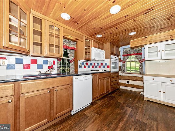 4th image of 3020 Chestnut Grove Rd