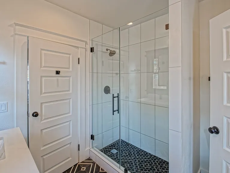 827 N Lucia Ave — Photo 14