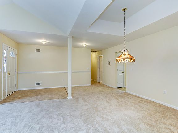 5th image of 2390 Woodbine Ln