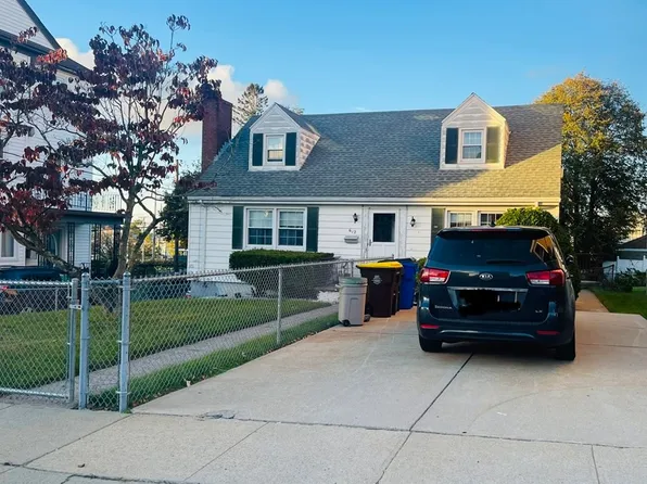 612 Charles St, Fall River, MA 02724