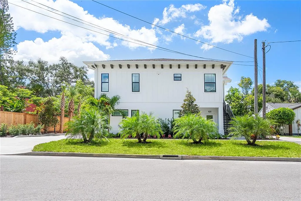 2 bed, 1.0 bath, 950 sqft, $3,200 — Photo 3