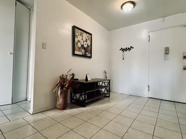 142-05 Roosevelt Avenue image 2 of 12