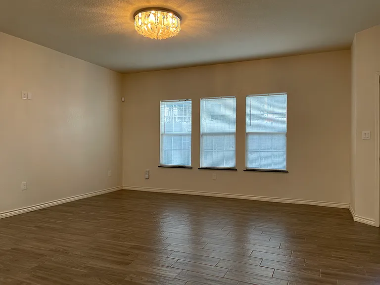 7015 Hallie Rdg — Photo 12