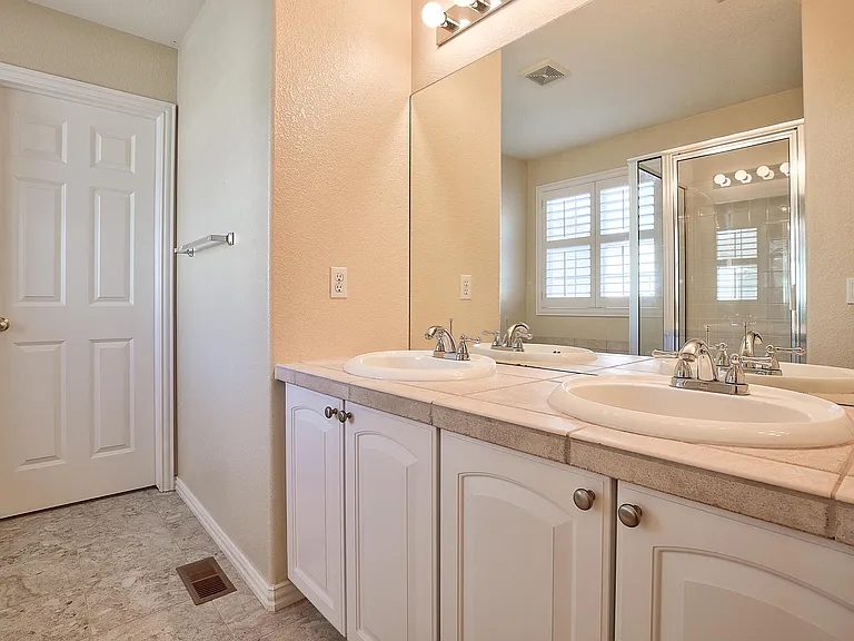 8300 Fairmount Dr — Photo 26