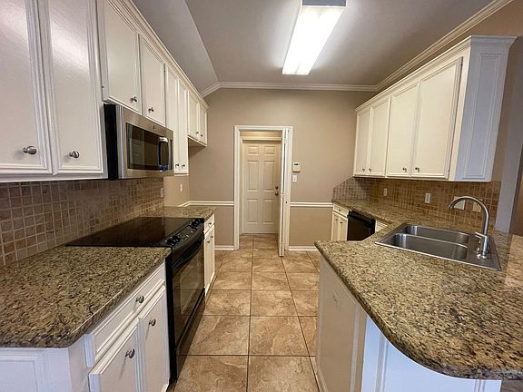 5th image of 2922 Le Oaks Dr