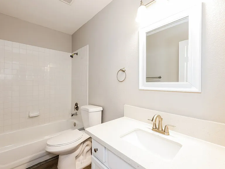 104 Escada Ln — Photo 16