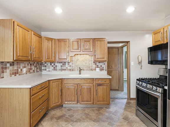 3rd image of 741 Elliott St