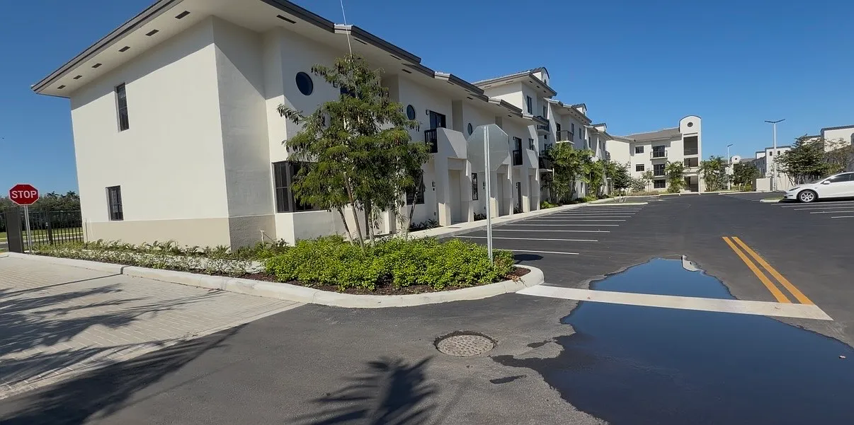 2 bed, 2.0 bath, 990 sqft, $2,620 — Photo 1