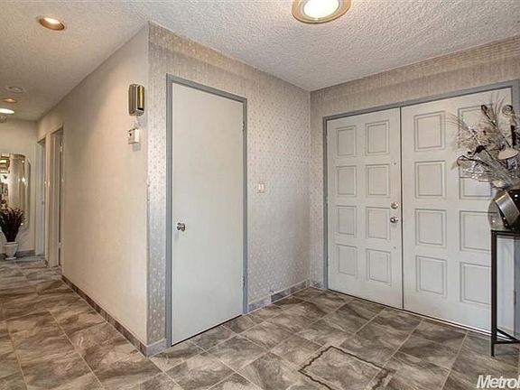 3rd image of 514 Vine Way