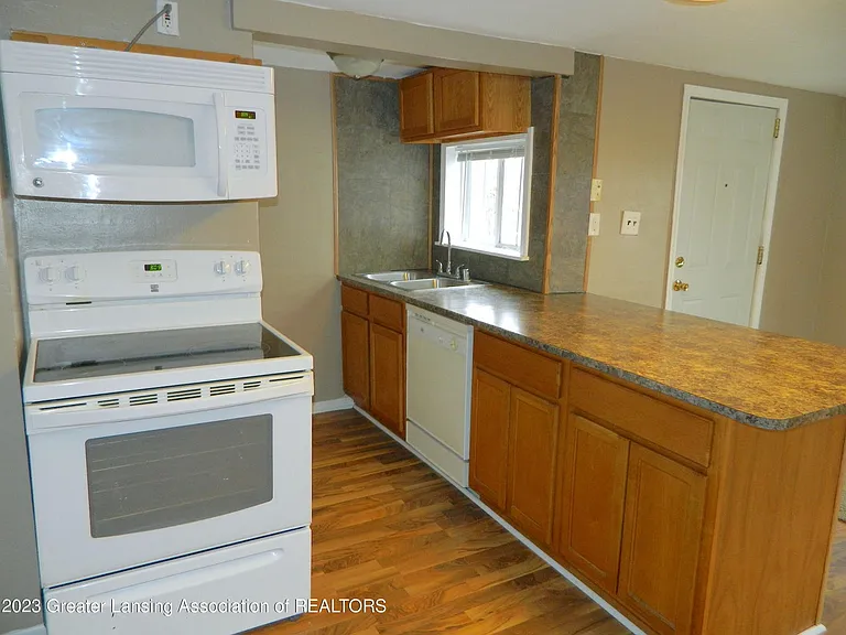 1126 W Michigan Ave — Photo 11