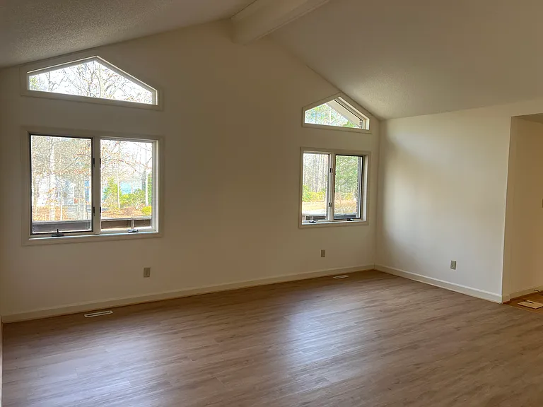 303 Lake Pointe Dr — Photo 3