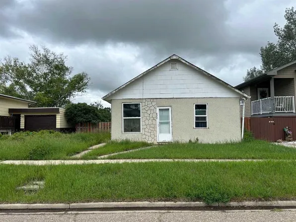 822 W 2nd St SE, Redcliff, AB T0J 2P0