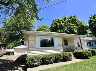 1123 Willow St, Pekin, IL 61554