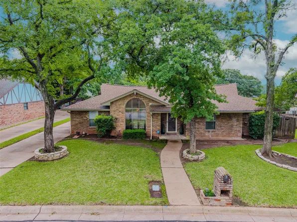 1720 Prestonwood Dr, Arlington, TX 76012