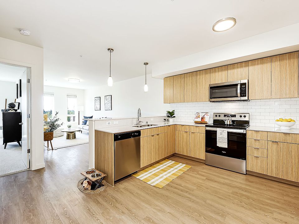 1st image of 17567 15th Ave NE #419