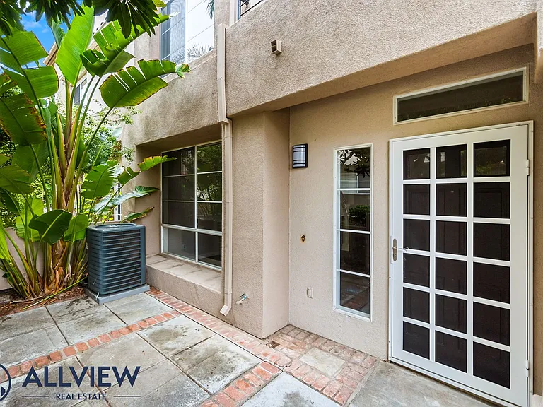 33 Silverwind — Photo 23