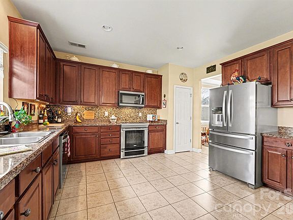 5th image of 1556 Cleary Ct NW