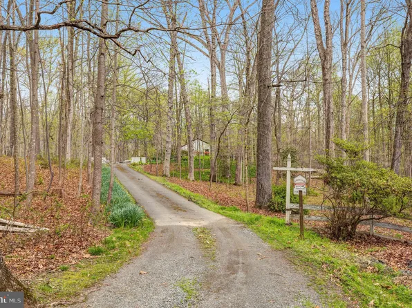 925 Leigh Mill Rd, Great Falls, VA 22066