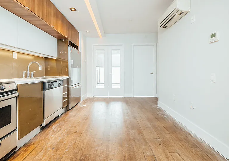 146 Meserole St #5D — Photo 22