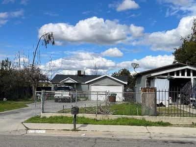 13330 E Young Ave, Parlier, CA, 93648