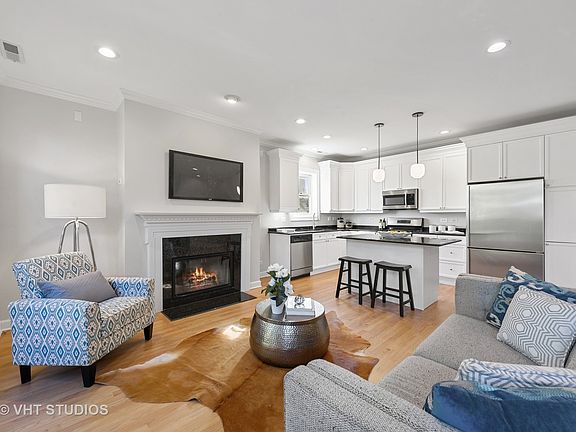 5th image of 1142 N Wood St APT 3S
