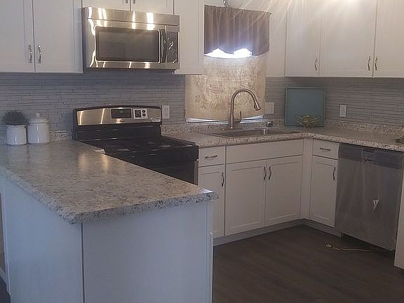 2nd image of 220 Hoover St