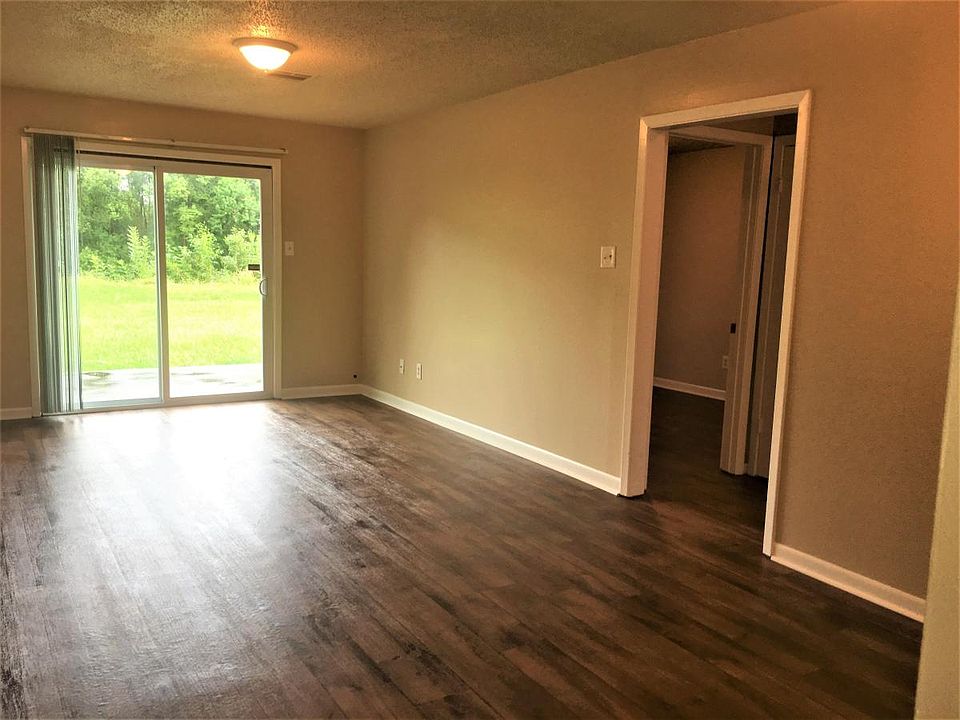 Living room / Dining area