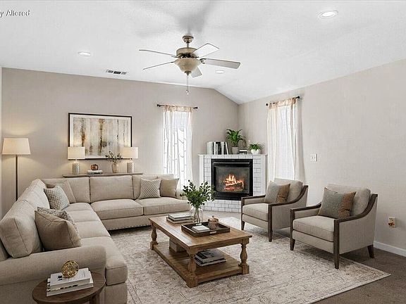 4th image of 17 Meadowfield Cir
