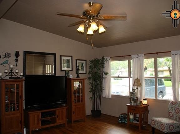 2nd image of 1407 W Howard St