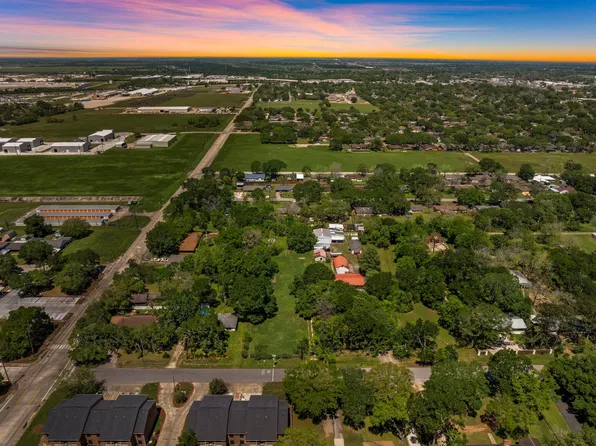 903 Brooks Ave, Rosenberg, TX 77471