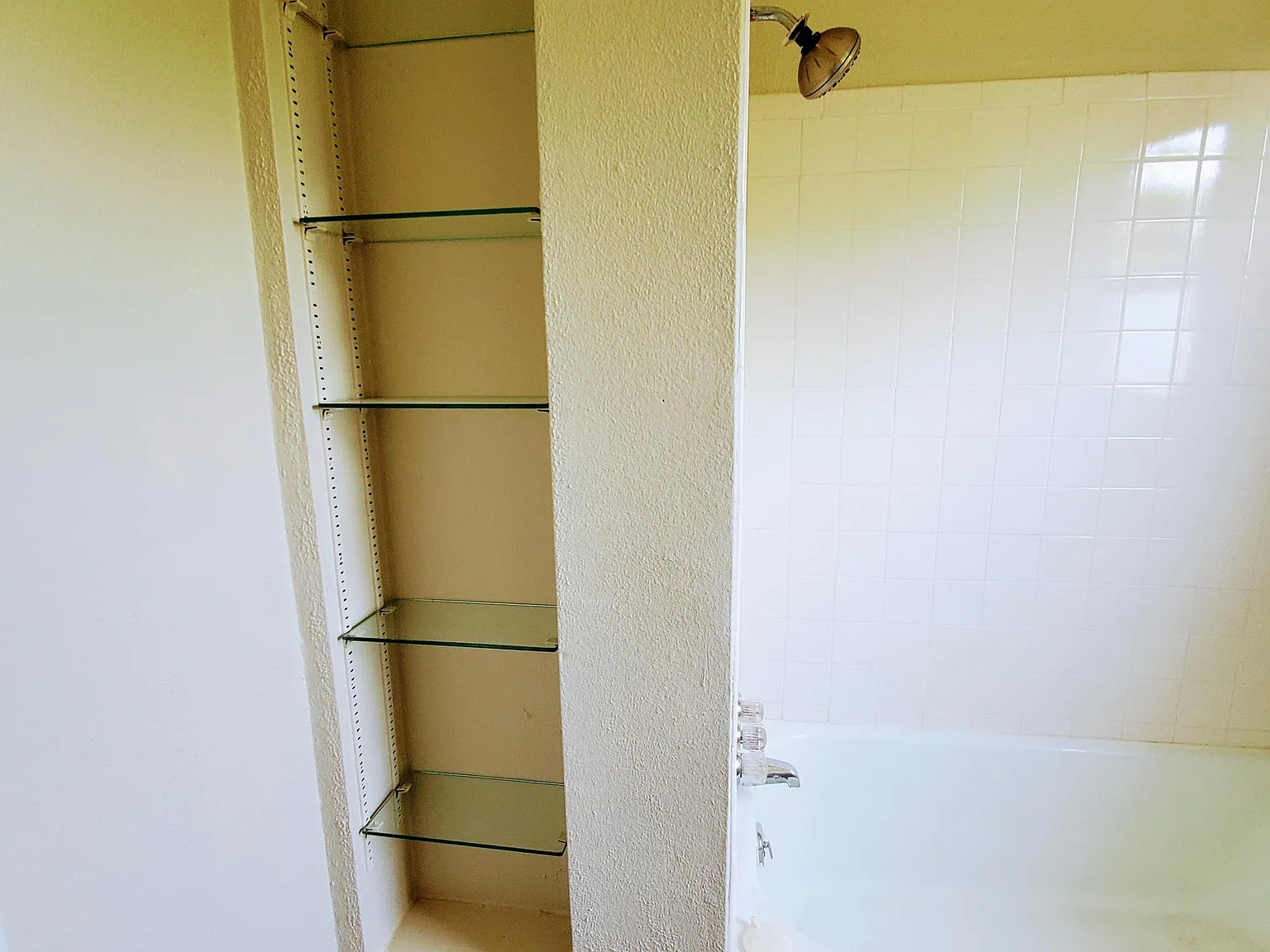 2 bed, 758 sqft, $890 — Photo 4