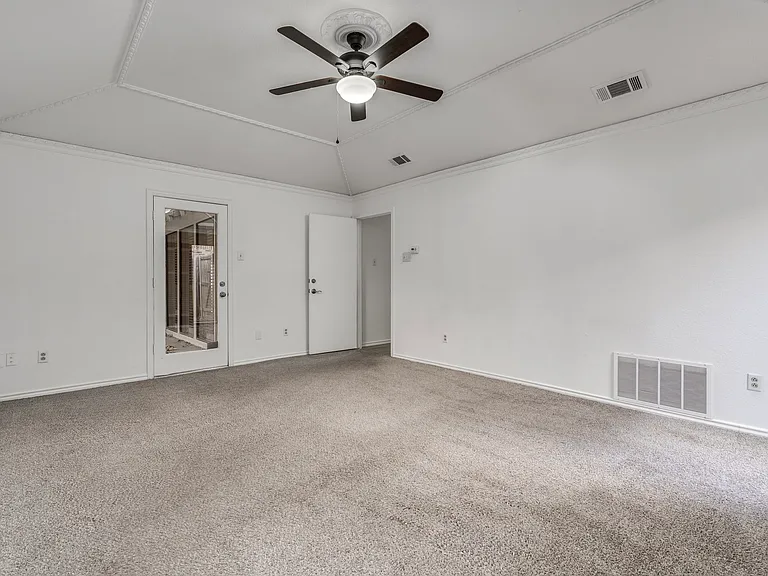 9922 Hickory Xing — Photo 34