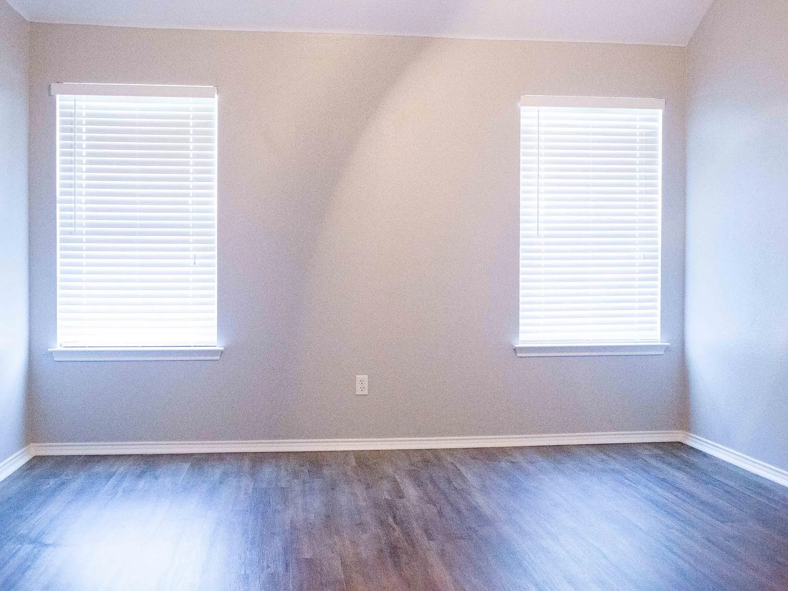 4 bed, 1664 sqft, $1,950 — Photo 2