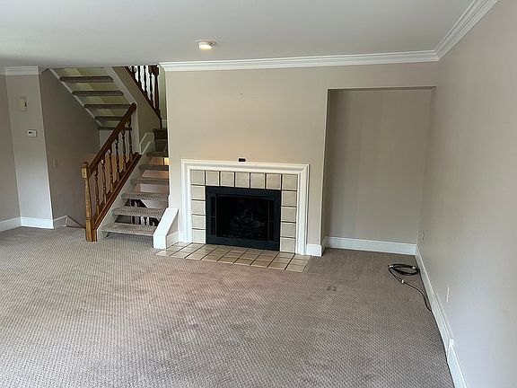 3rd image of 42590 Elizabeth Way