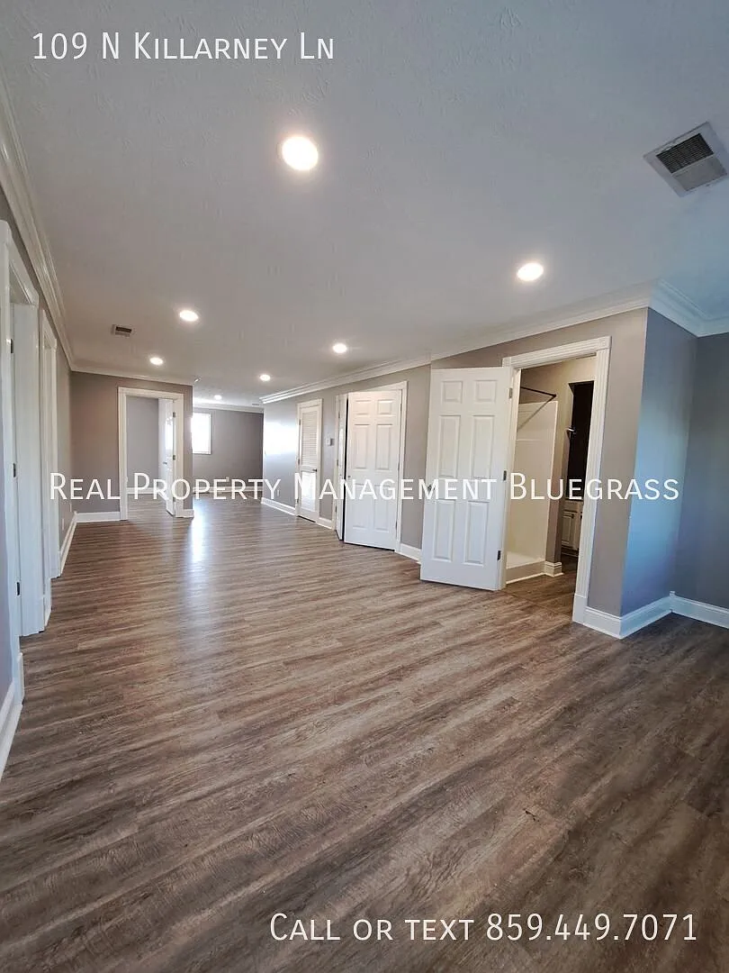 Convenient Location right off Richmond Bypass - 3 Bed 1 Bath Apartment — Photo 3