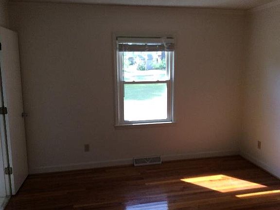 4th image of 107 Clairmont Dr