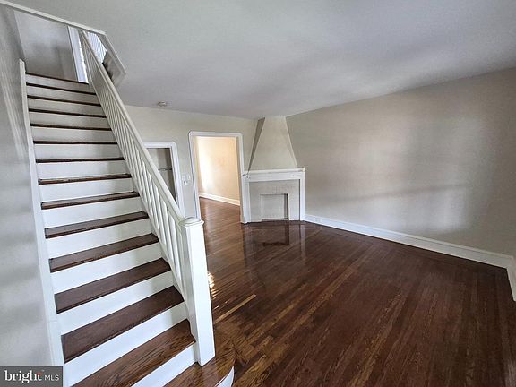 4th image of 2154 Elkins Ave