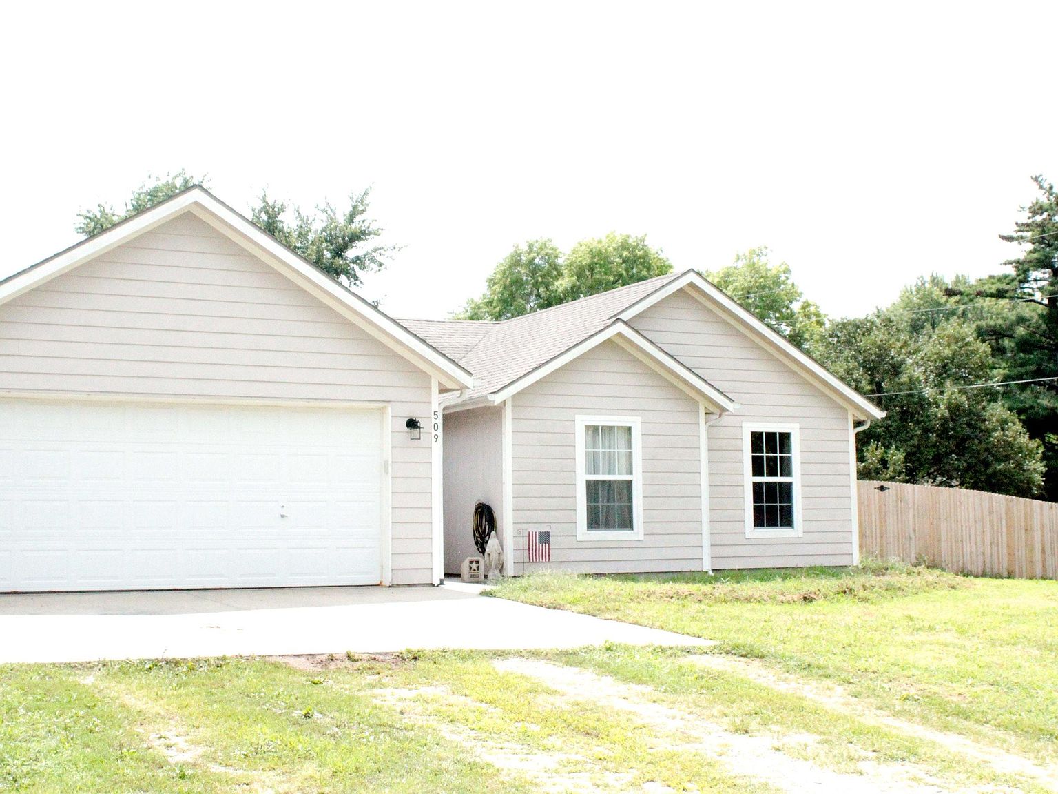 509 Herkimer St, Oskaloosa, KS 66066 Zillow