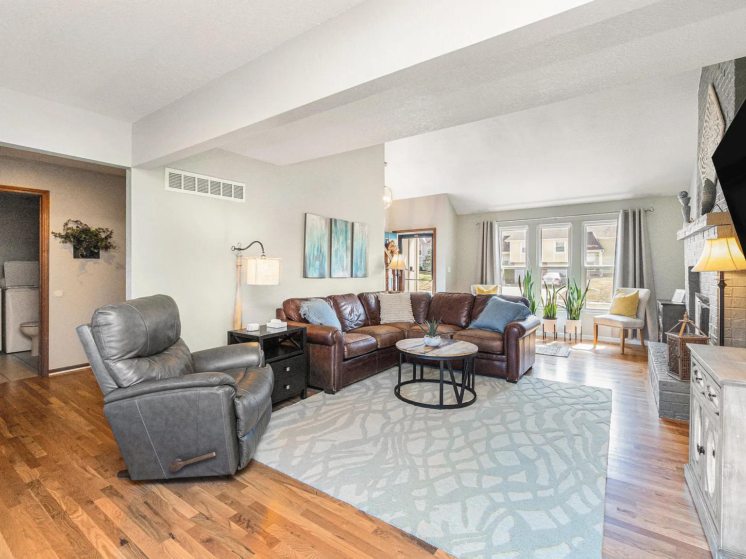 3 bed, 2.5 bath, 1500 sqft, $3,500 — Photo 4