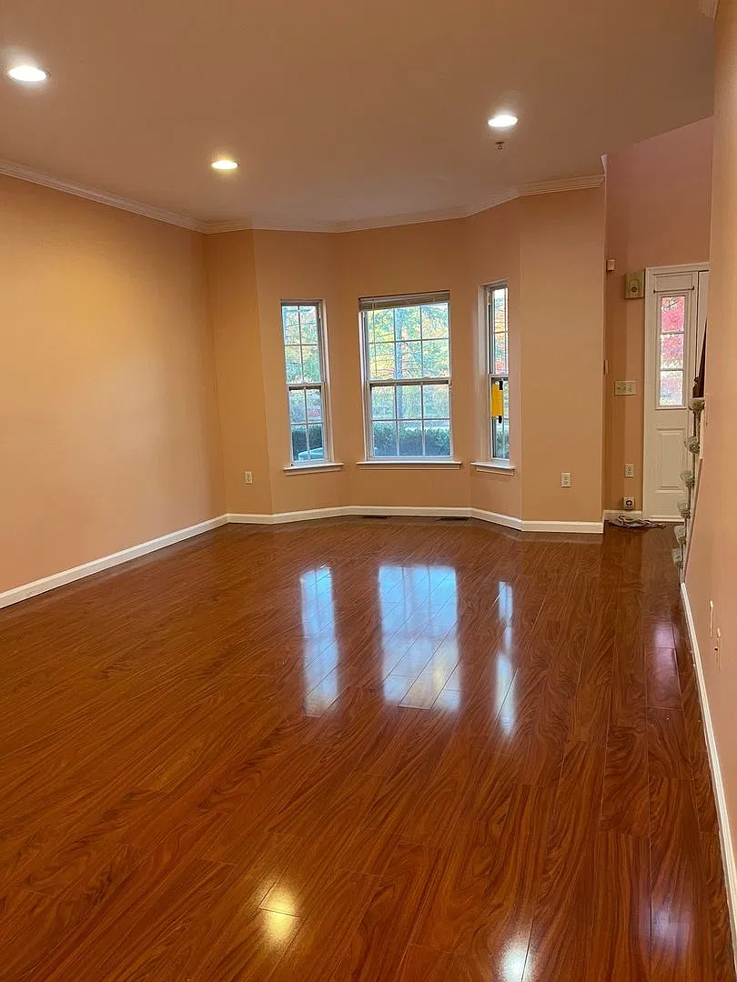 Newly renovated 2 Bed/2.5 Bath Townhouse — Photo 1